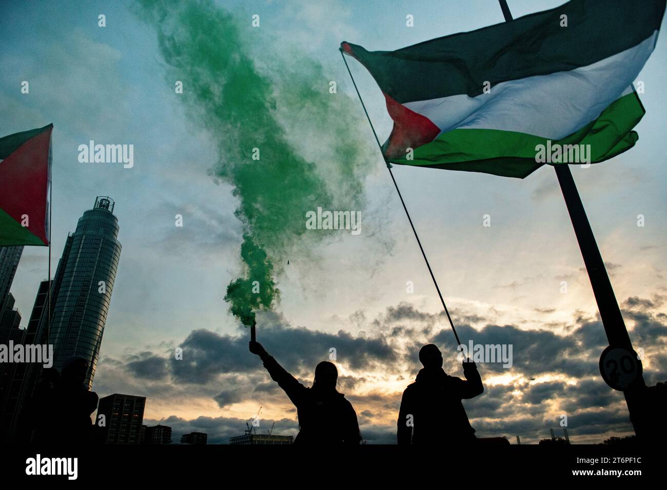 London, UK. 11 November, 2023. Flares are set of as 300,000 thousand Palestine supporters march through London from Hyde Park to U.S. Embassy. Stock Photo
