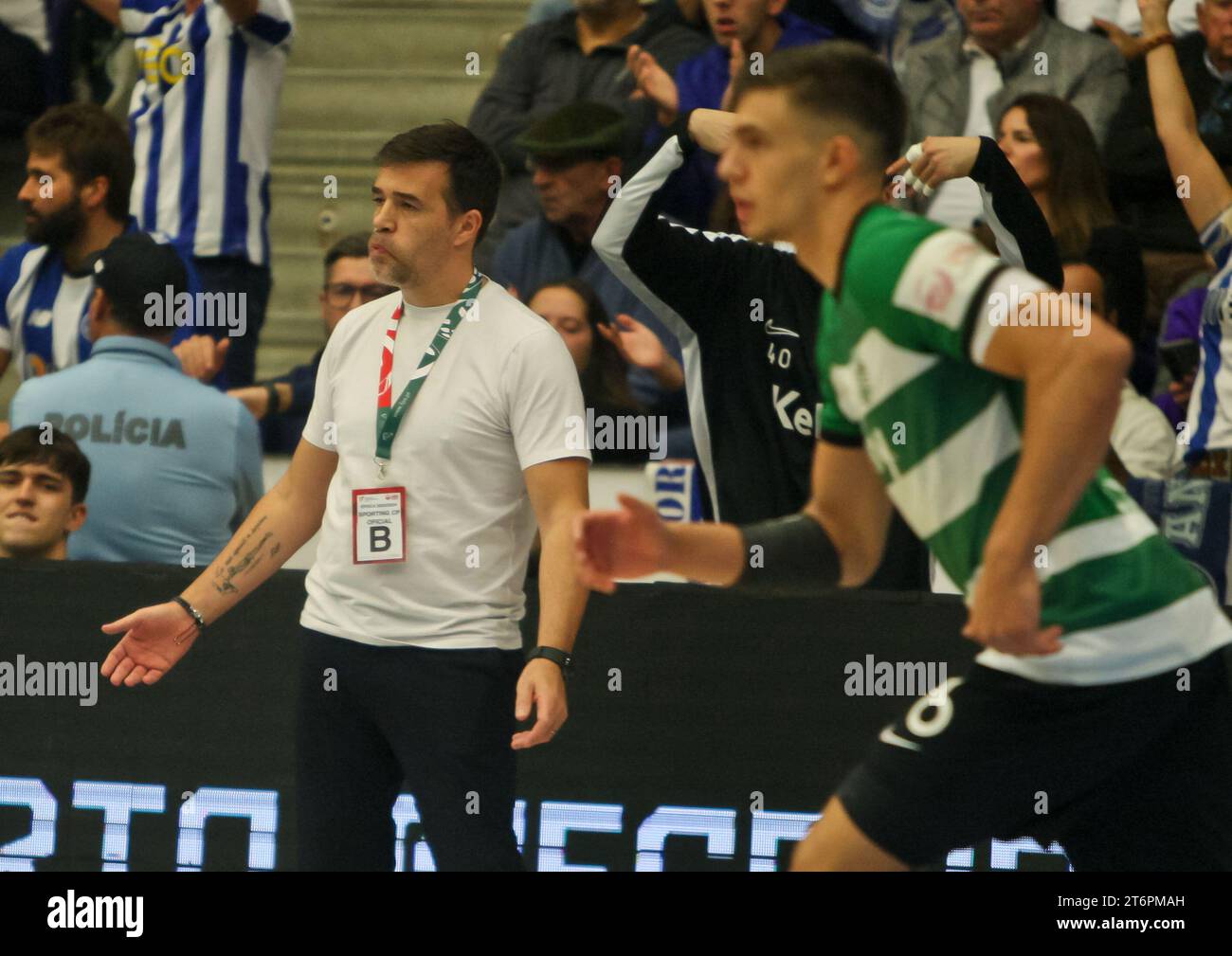 Porto, 11/11/2023 - Futebol Clube do Porto hosted Sporting Clube de Portugal this afternoon, at the Pavilhão Dragão Arena, in a game counting for the 25th round of the National Handball Championship - 2023/2024. Ricardo Costa, Sporting coach. (José Carmo / Global Imagens) Stock Photo