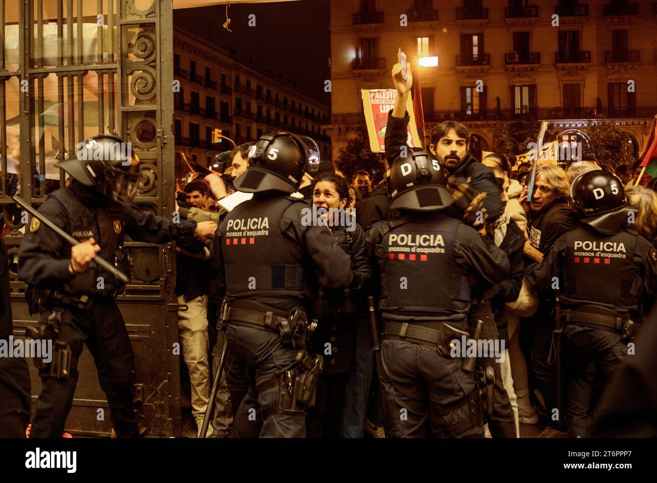 Barcelona, Spain. 11 November, 2023: Catalan riot agents block the ...