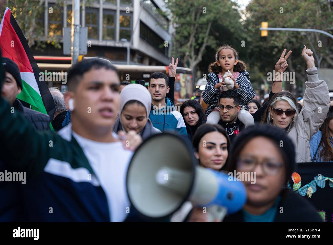 November 11, 2023, Barcelona, Barcelona, Spain: Thousands of people demonstrate in Barcelona in solidarity with Palestine and against the genocide of the Israeli army, commanded by Benjamin Netayahu, who does not want a ceasefire. (Credit Image: © Marc Asensio Clupes/ZUMA Press Wire) EDITORIAL USAGE ONLY! Not for Commercial USAGE! Stock Photo