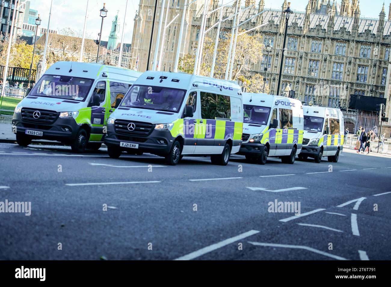 The Metropolitan Police vans are seen during the National March For Palestine Ceasefire Now! Protest. Organizers called for a ceasefire which is rooted in a sincere wish to see an end to all violence, especially that which targets civilians while recognizing that this cannot be achieved unless the root causes of that violence, the 75 years of ongoing Nakba against the Palestinian people, are adequately addressed. Stock Photo