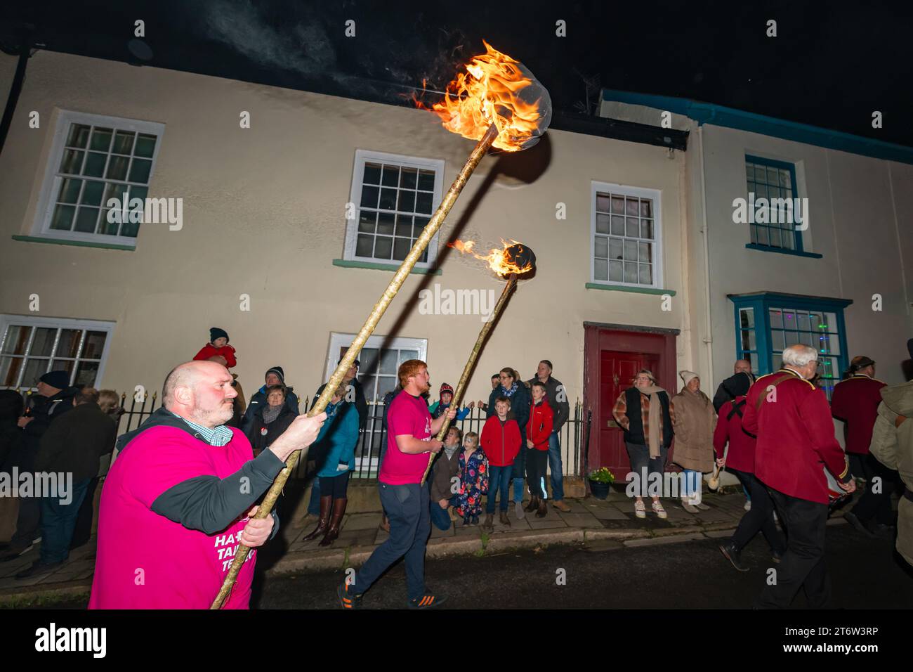 Hatherleigh, UK. 11 Novmeber 2023. Flaming parade in the Hatherleigh Carnival & Tar Barrels at night in Devon. Stock Photo