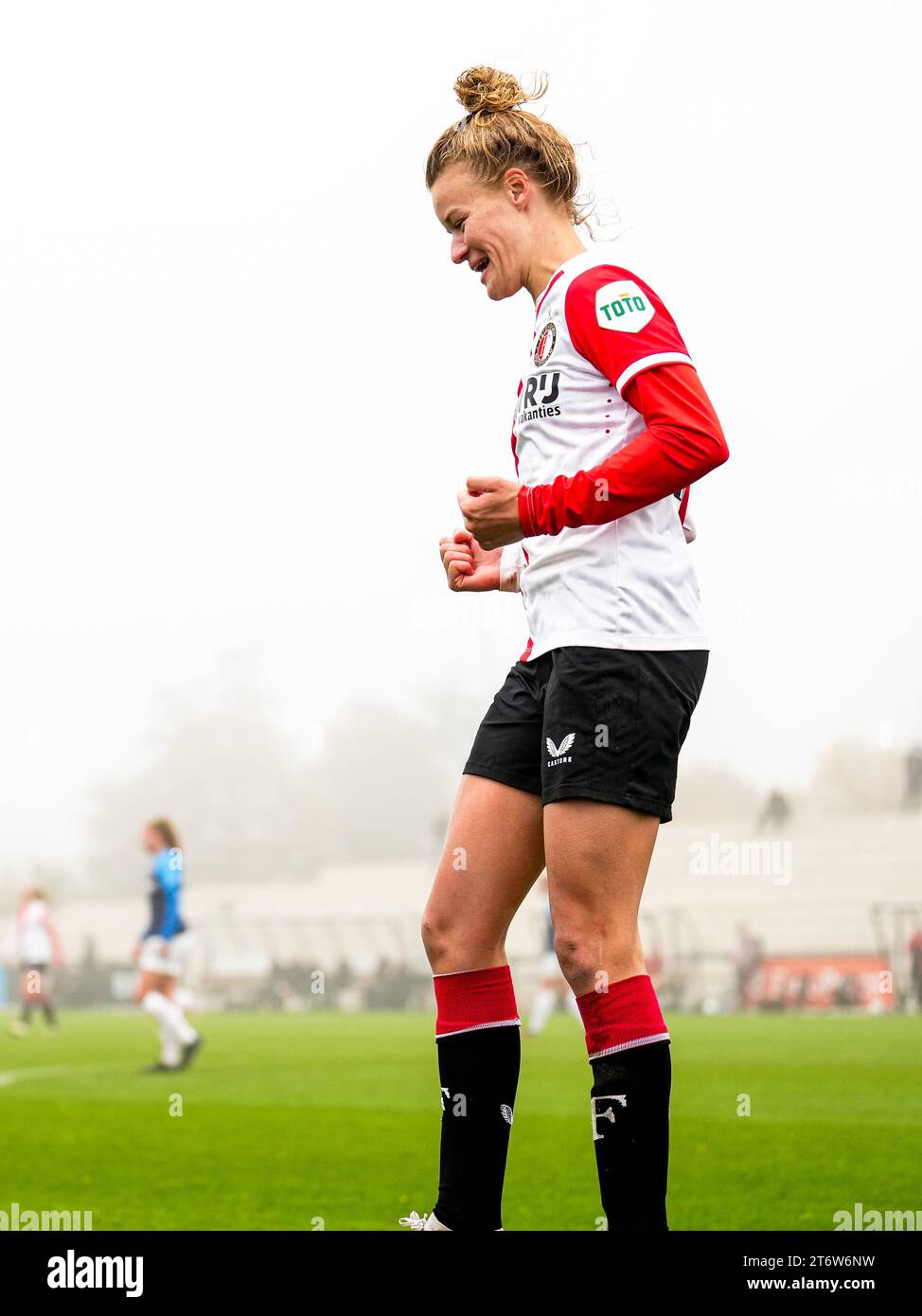 Rotterdam - Esmee de Graaf of Feyenoord V1 celebrates the 2-0 during the match between Feyenoord V1 v AZ V1 at Nieuw Varkenoord on 12 November 2023 in Rotterdam, Netherlands. (Box to Box Pictures/Yannick Verhoeven) Stock Photo