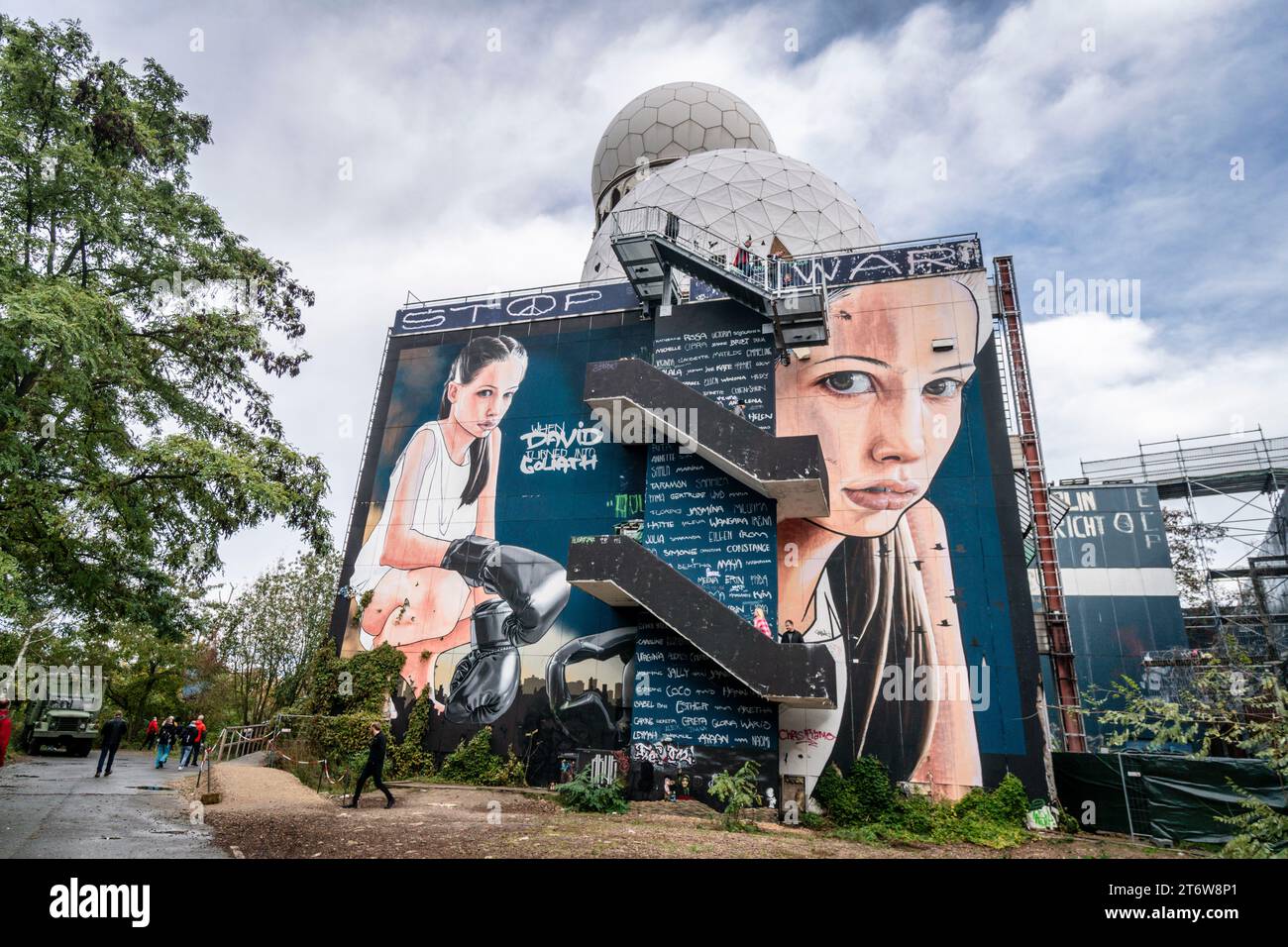 Graffiti auf der ehemaligen US-amerikanischen Abhöranlage auf dem Teufelsberg im Grunewald, Berlin, Deutschland, Europa, Teufelsberg, Graffiti, Street Stock Photo