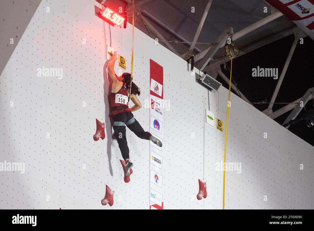 Jakarta, Indonesia. 12th Nov, 2023. Deng Lijuan of China competes ...