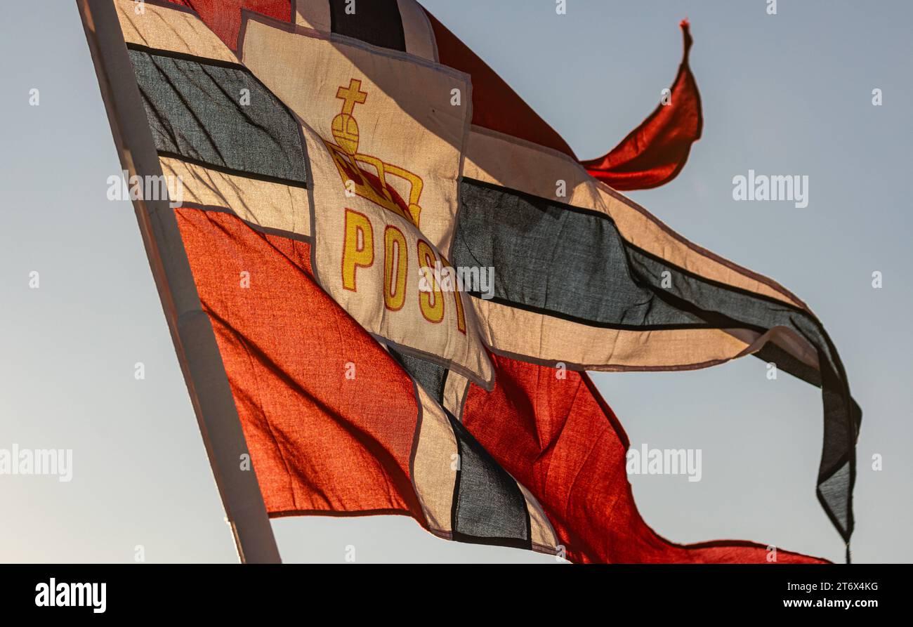 Postschiff Flagge Die norwegische Postschiffflagge der MS Polarlys weht