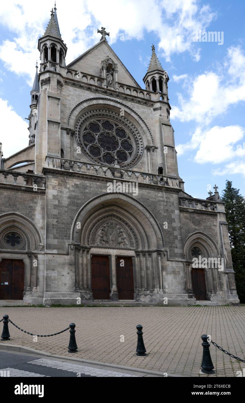 Church of Notre Dame in the town square of Epernay, Champagne, France Stock Photo
