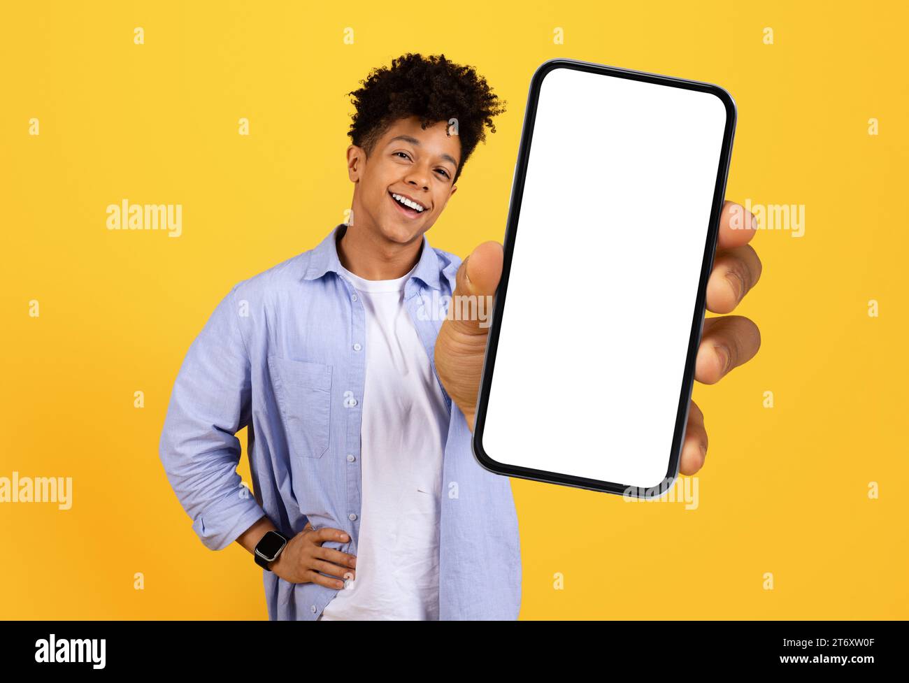 black-man-with-phone-showing-blank-screen-stock-photo-alamy