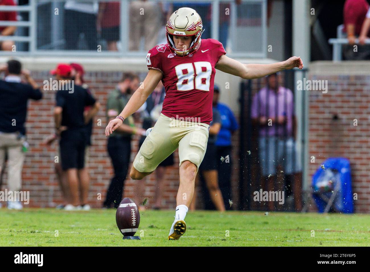 Florida State place kicker Ryan Fitzgerald (88) kicks off to Miami ...