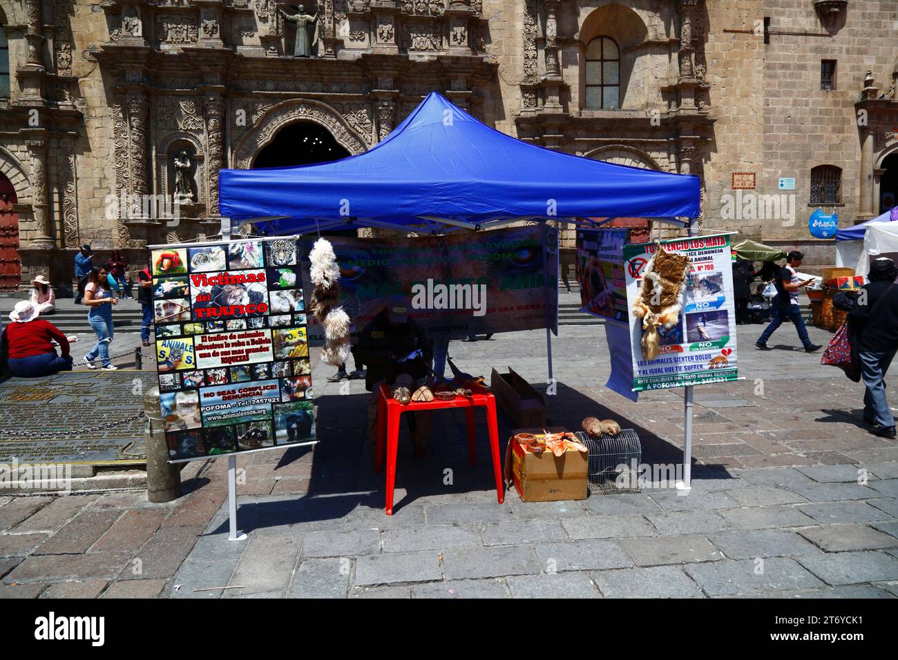 A stand by POFOMA (Policía Forestal y de Preservación del Medio Ambiente, the Forestry and Environment Preservation Police) to educate the public about about illegal wildlife trafficking and measures to take to report it in Plaza San Francisco, La Paz, Bolivia Stock Photo