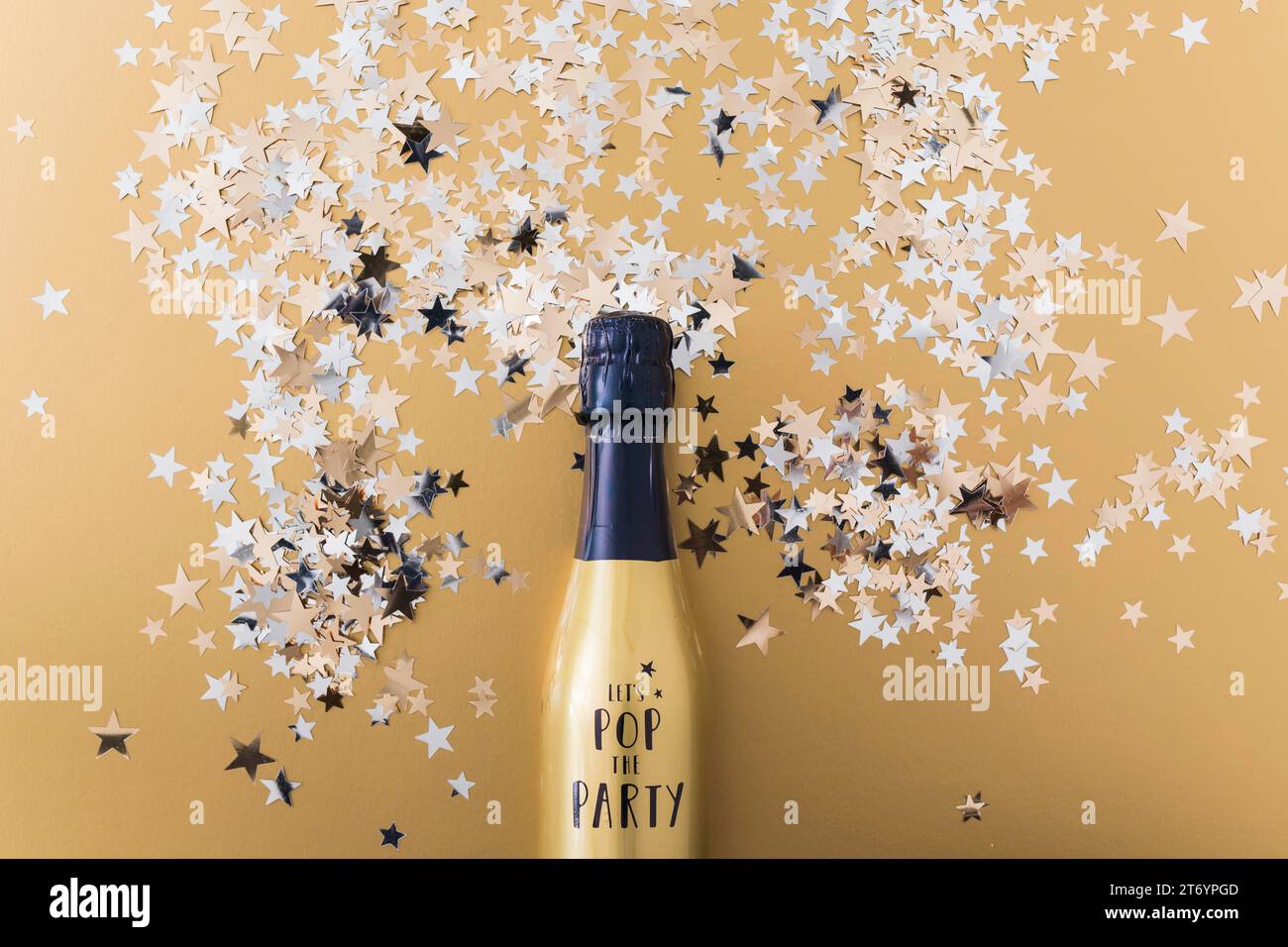 Spangles Table Champagne bottle with spangles table Stock Photo - Alamy