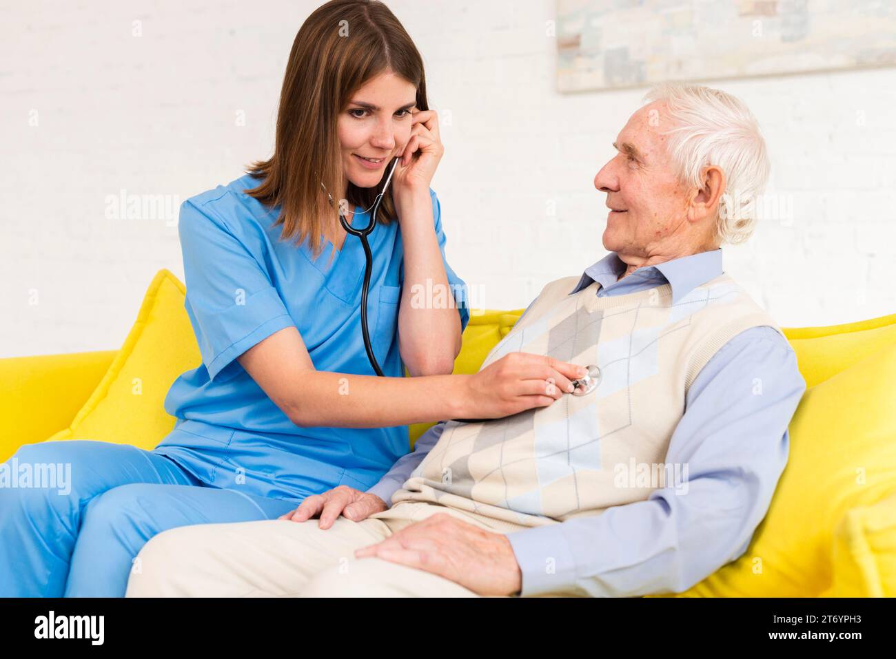 Old man hospital bed doctor hi-res stock photography and images - Alamy