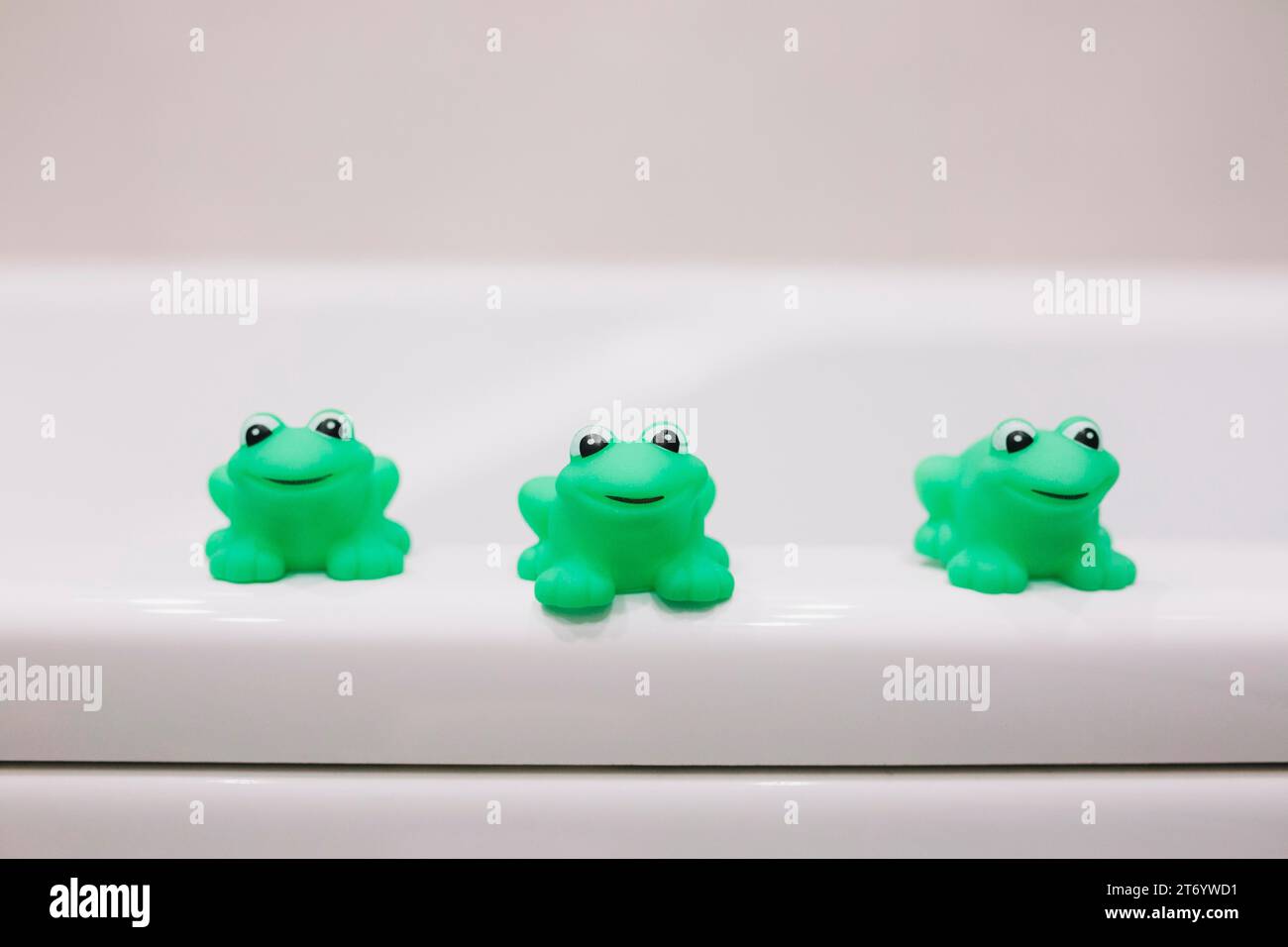 https://c8.alamy.com/comp/2T6YWD1/rubber-frogs-bathing-2T6YWD1.jpg