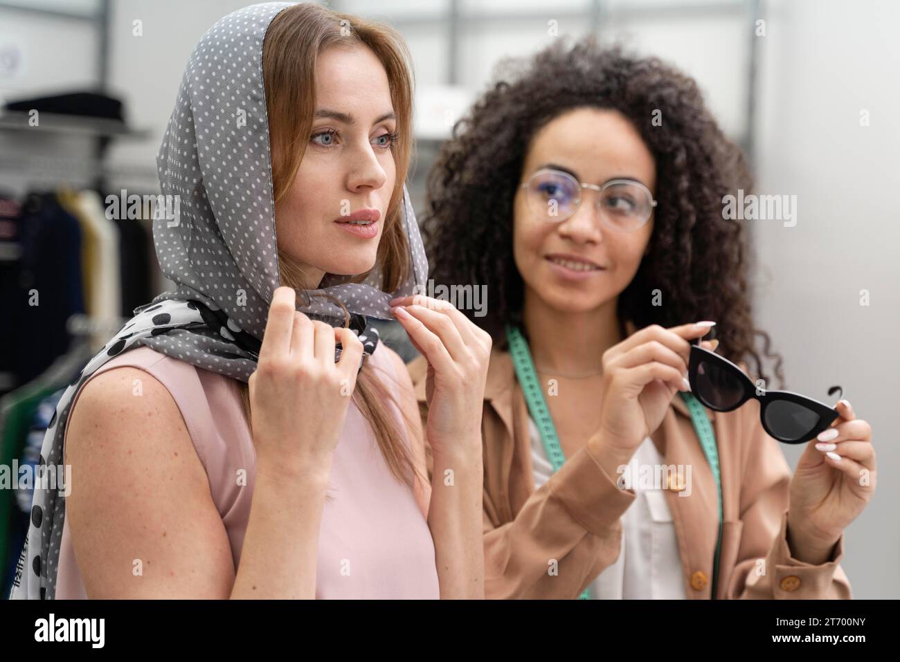 Female personal shopper helping cutomer 4 Stock Photo - Alamy