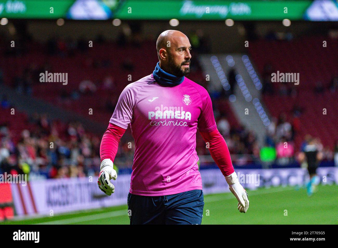 November 12, 2023, Madrid, Madrid, Spain: Pepe Reina of Villareal seen warming up before the La Liga EA Sports 2022/23 football match between Atletico Madrid vs Villareal at Metropolitano stadium in Madrid, Spain. (Credit Image: © Alberto Gardin/ZUMA Press Wire) EDITORIAL USAGE ONLY! Not for Commercial USAGE! Stock Photo