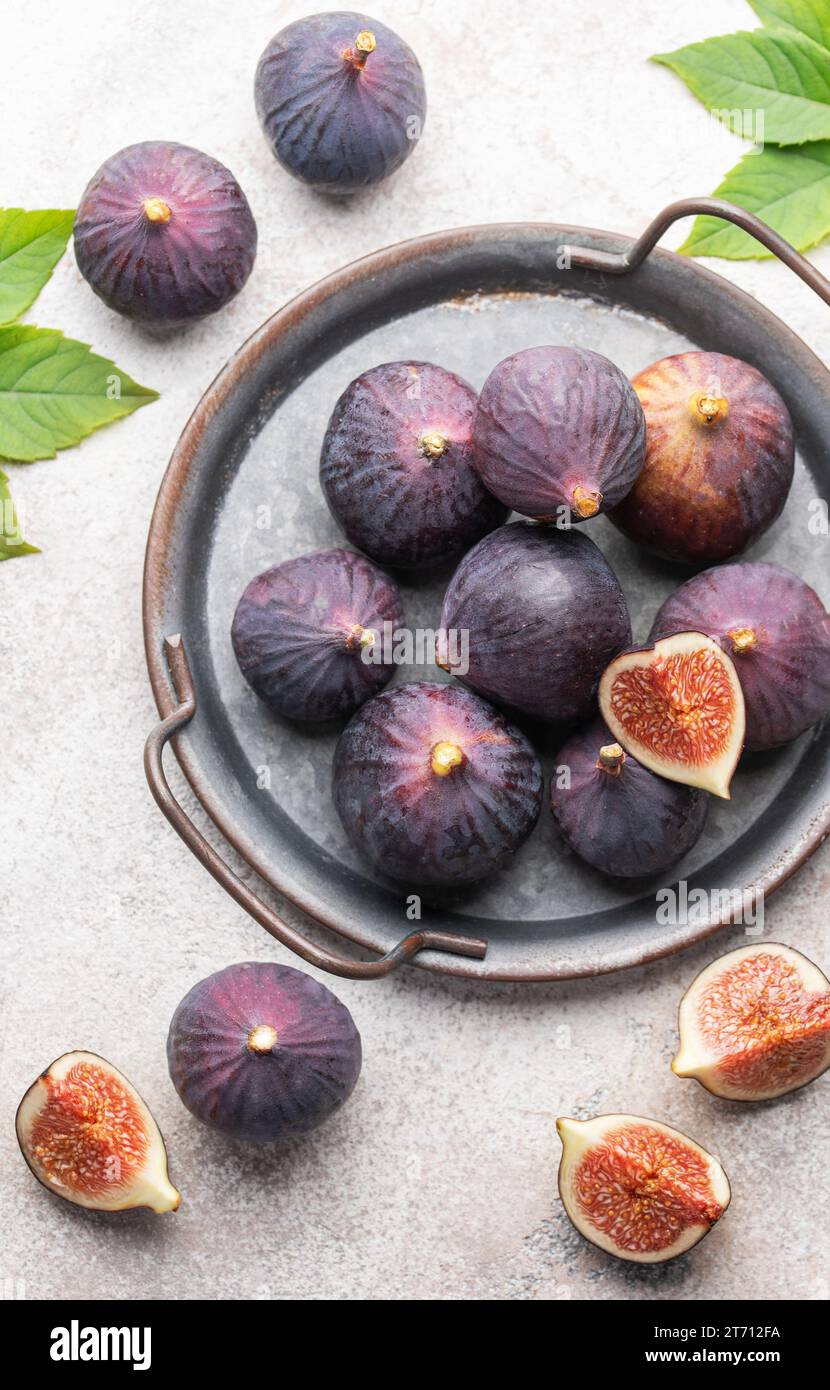 Fresh Ripe Figs Cutting fresh figs hi-res stock photography and images - Alamy