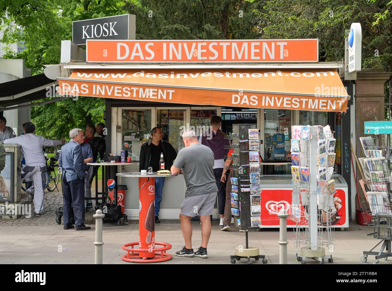 Büdchen, Kiosk, Eckkneipe, Das Investment, Kaiserstraße, Gallusanlage, Frankfurt, Hessen, Deutschland Stock Photo