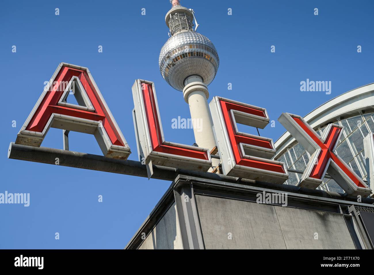Bahnhof, Fernsehturm, Schriftzug Alexanderplatz, Mitte, Berlin ...