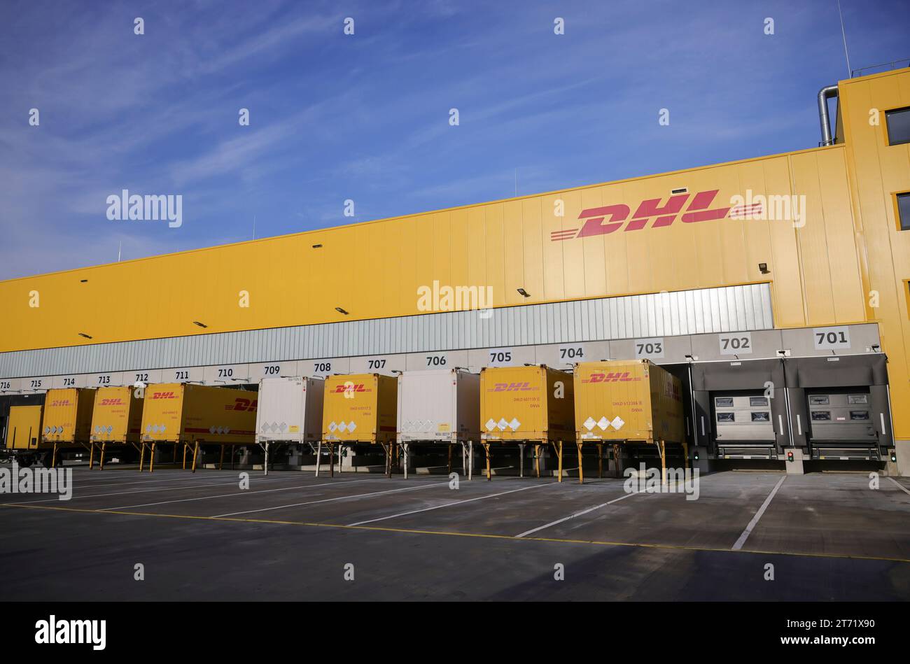 Hamburg, Germany. 13th Nov, 2023. The new hall with Deutsche Post DHL sorting facility on the