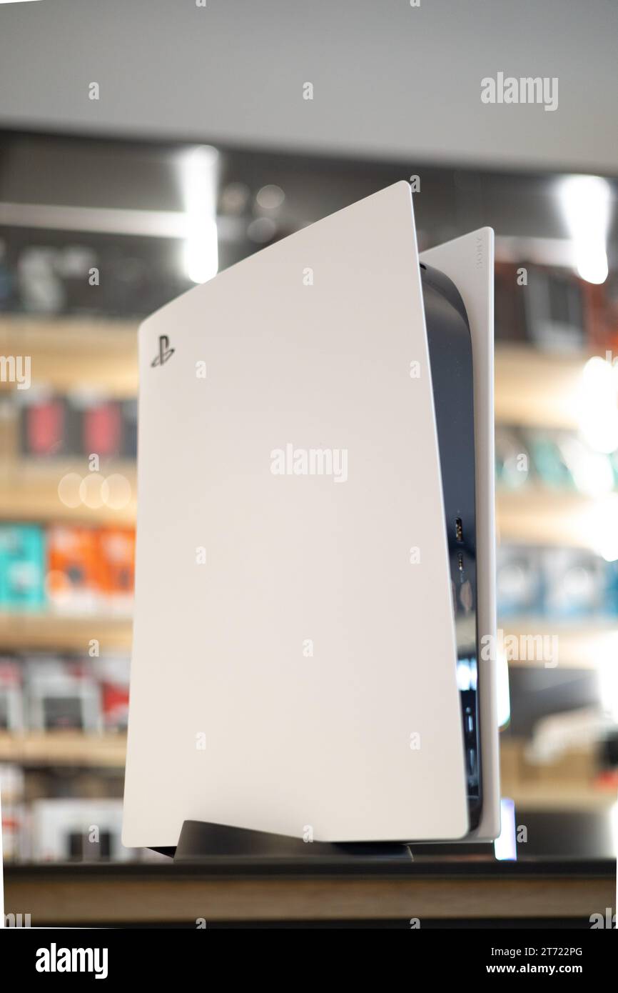 Playstation 5 store hi-res stock photography and images - Alamy