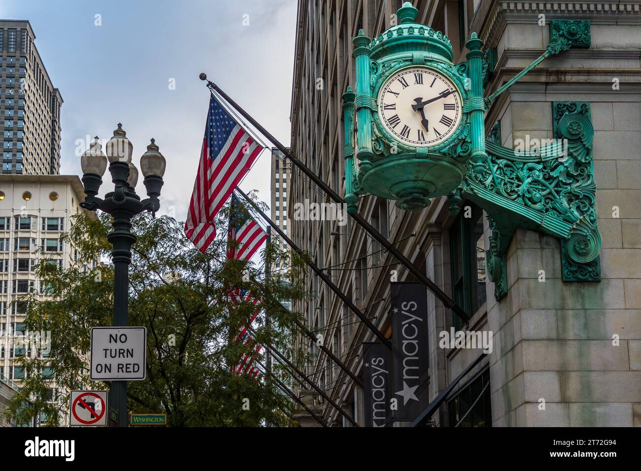 The Clock at the corner of Macy's Department Store (formerly Marshall Field) in Chicago, United States Stock Photo