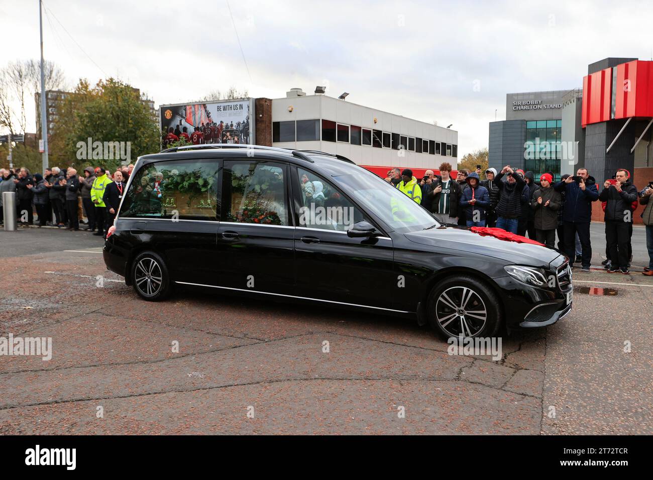 Processional Trafford Bobby charltons funeral procession hi-res stock photography and images ...