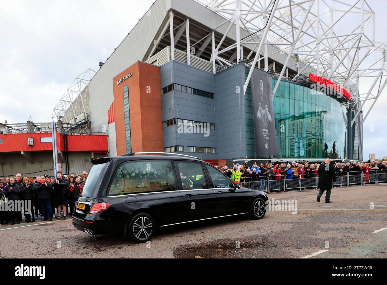 Processional Trafford Bobby charltons funeral procession hi-res stock photography and images ...