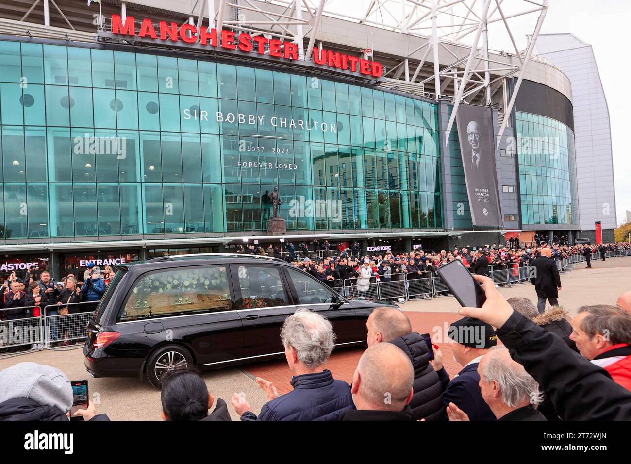 Processional Trafford Bobby charltons funeral procession hi-res stock photography and images ...