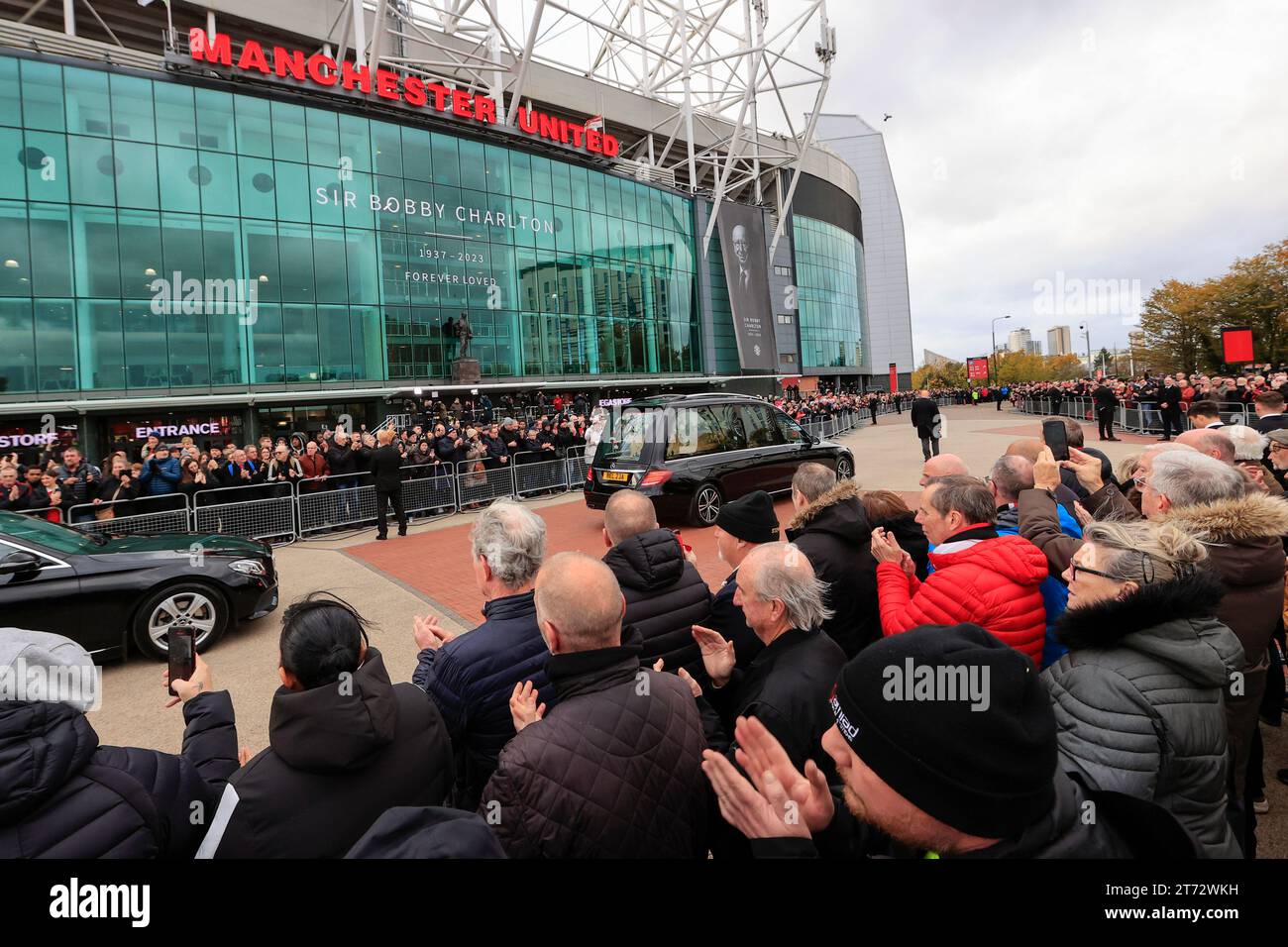Processional Trafford Bobby charltons funeral procession hi-res stock photography and images ...