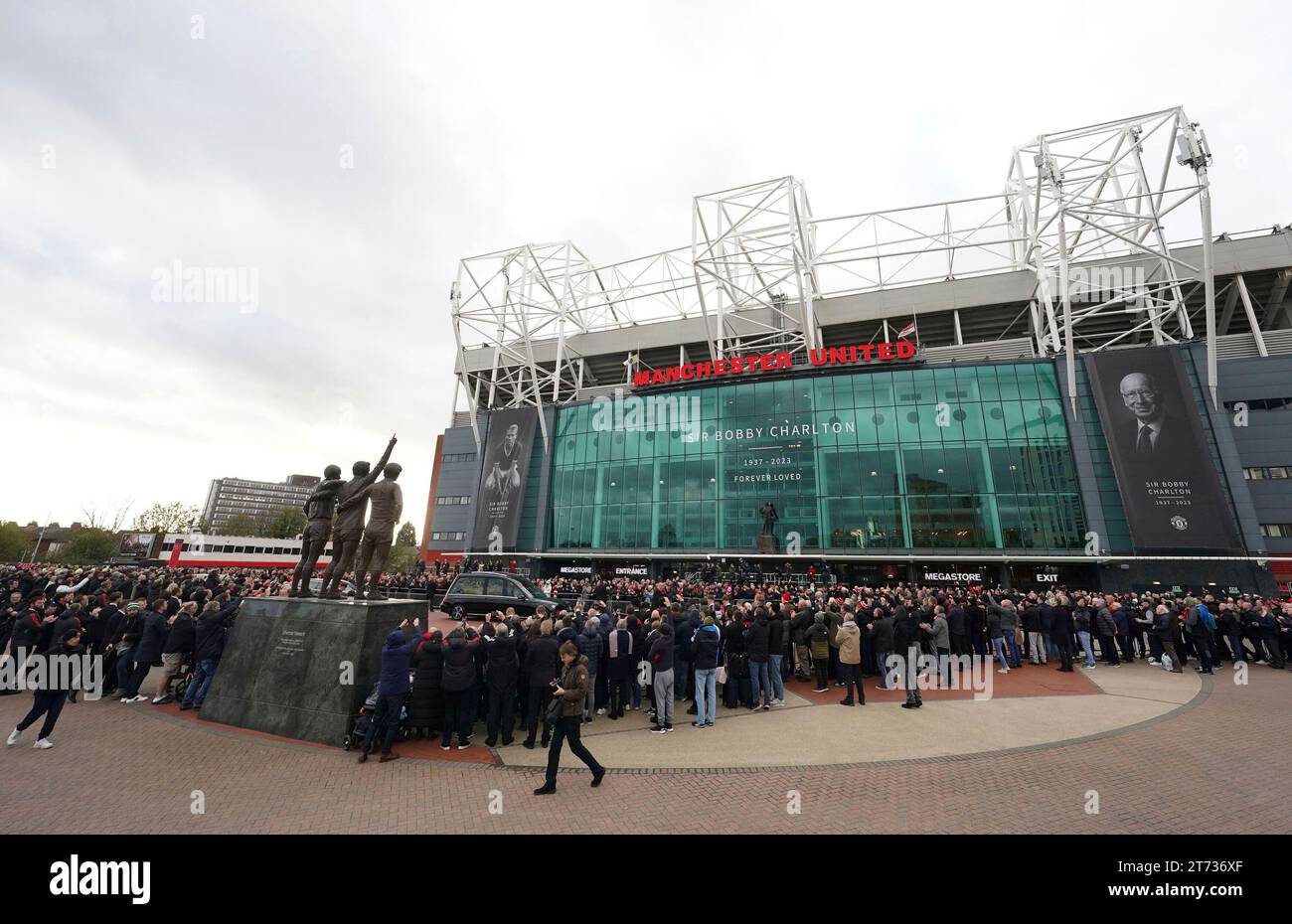 The funeral procession of English soccer icon Bobby Charlton arrives ...