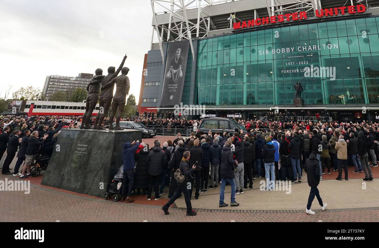The funeral procession of English soccer icon Bobby Charlton arrives ...