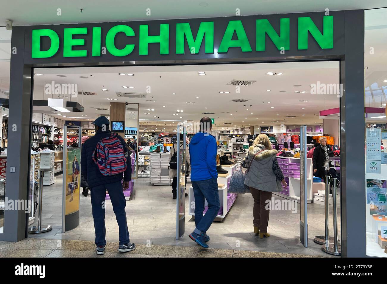 Deichmann store hi-res stock photography and images - Alamy