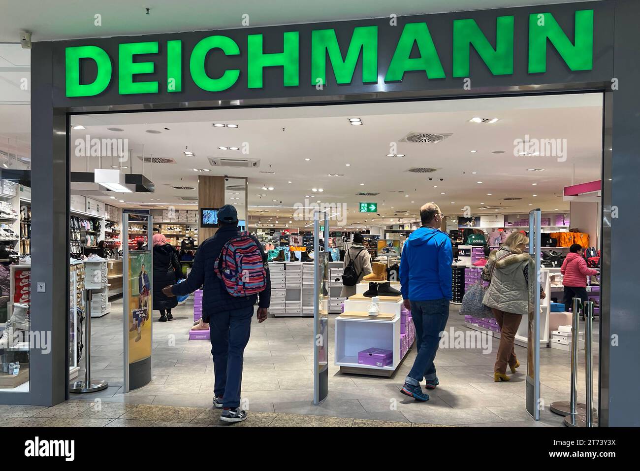 Schuhgeschaeft hi-res stock photography and images - Alamy