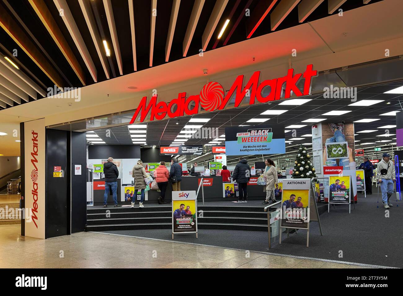 Media Markt sign at store. Media Markt is a German multinational chain of  stores selling consumer electronics with over 1000 stores in Europe Stock  Photo - Alamy