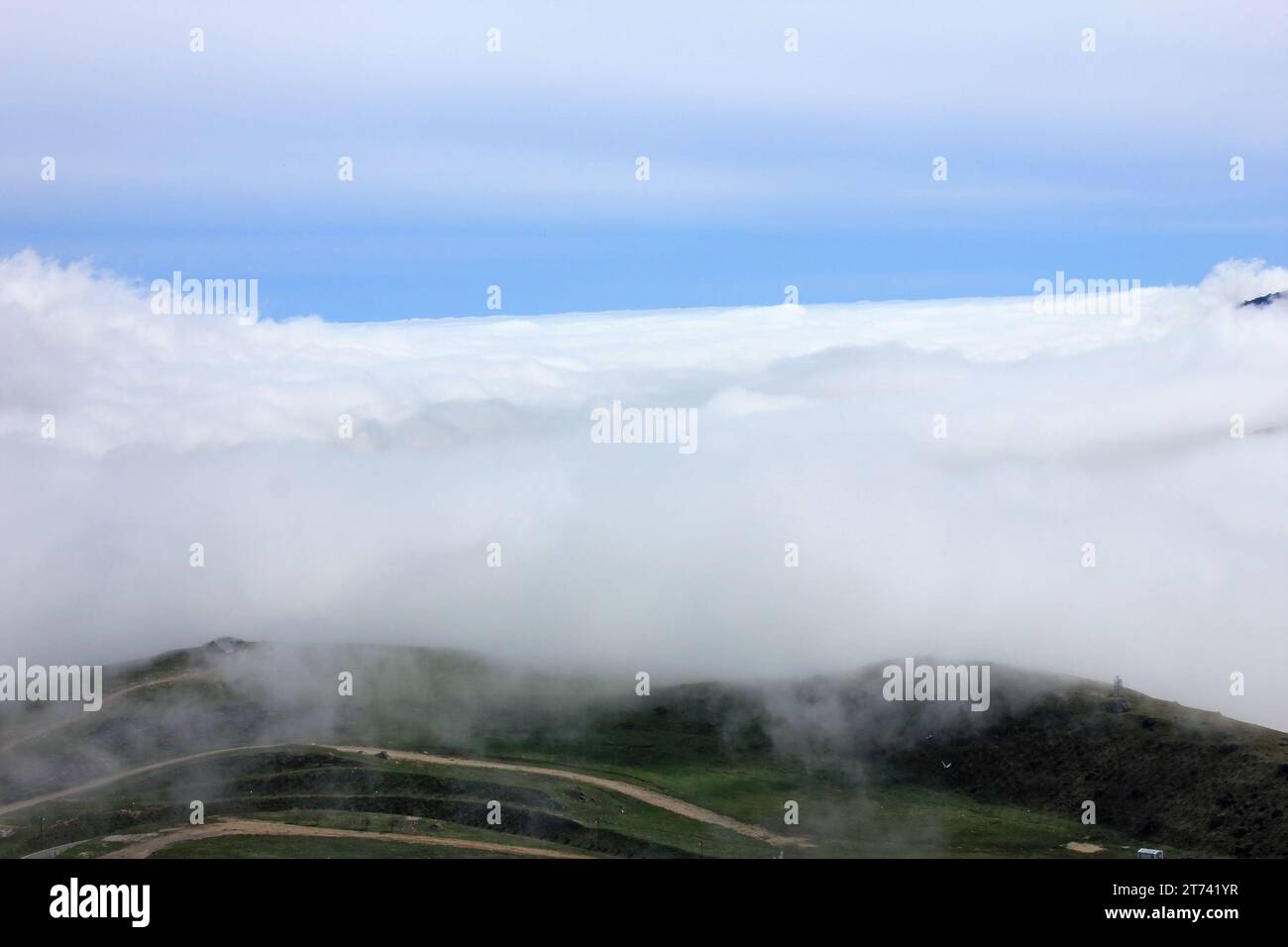 Beautiful fog hi-res stock photography and images - Alamy