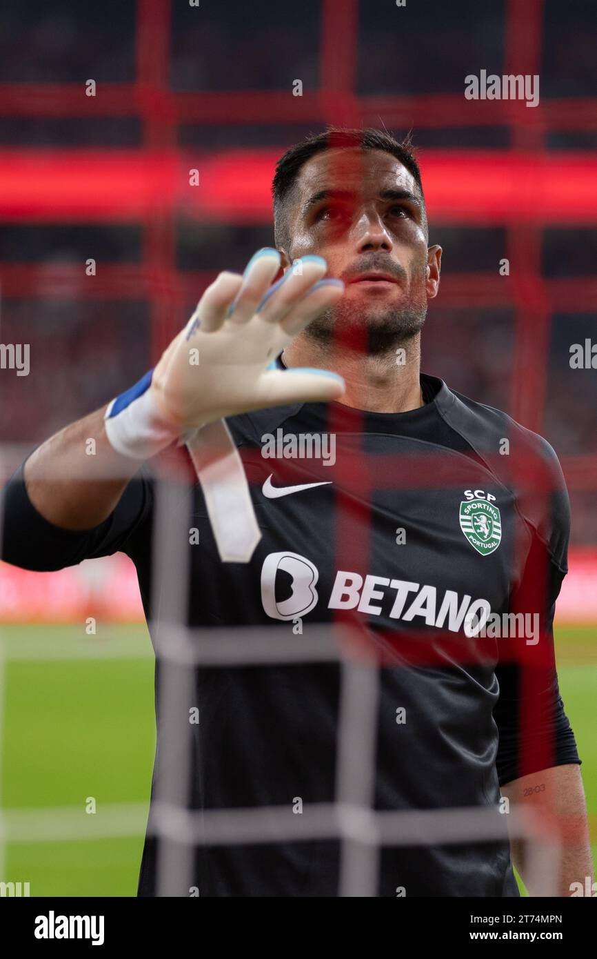 November 12, 2023. Lisbon, Portugal. Sporting's goalkeeper from Spain Antonio Adan (1) in action during the game of the Matchday 11 of Liga Portugal Betclic, SL Benfica 2 vs 1 Sporting CP Credit: Alexandre de Sousa/Alamy Live News Stock Photo