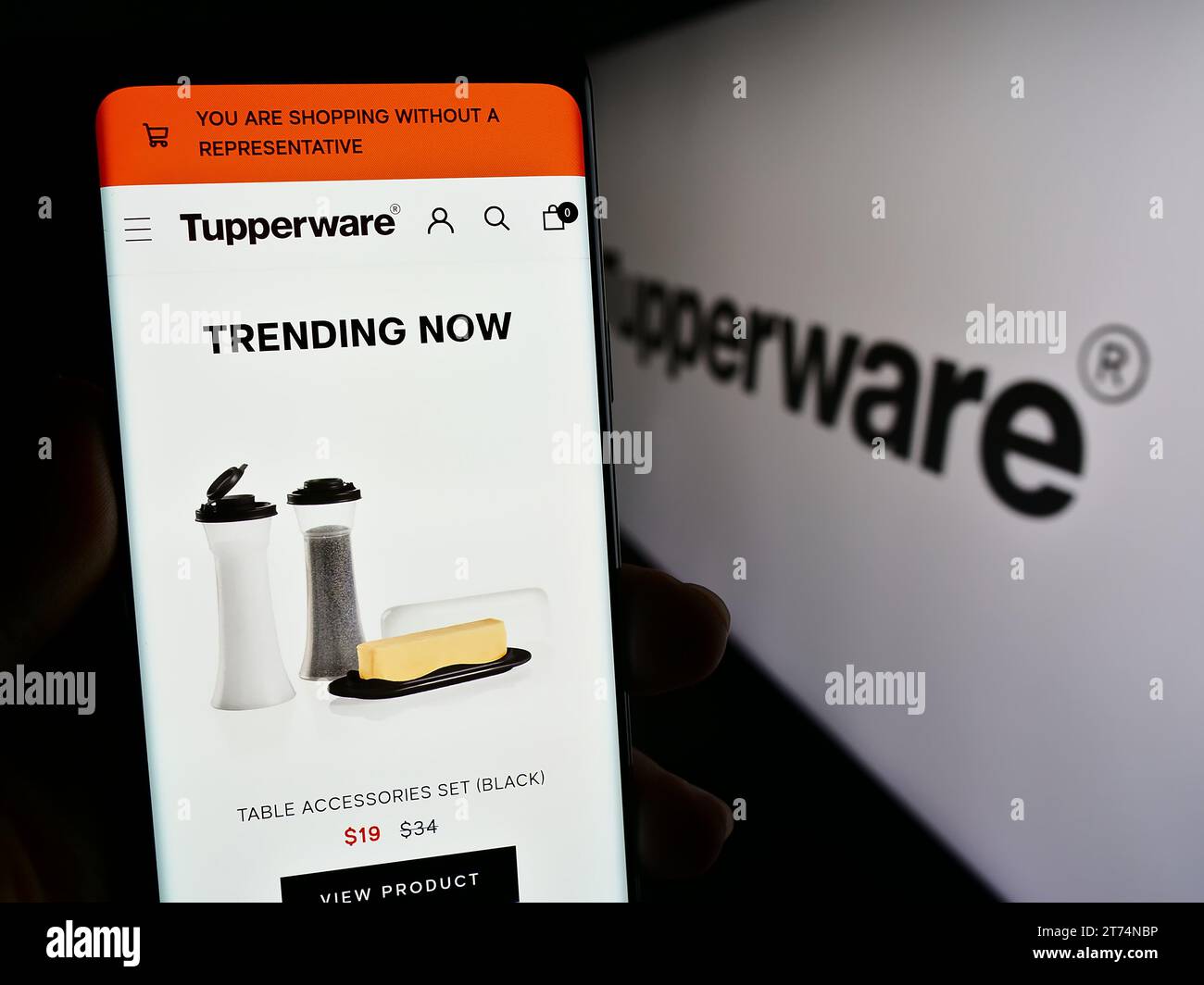 https://c8.alamy.com/comp/2T74NBP/person-holding-smartphone-with-web-page-of-us-home-product-company-tupperware-brands-corporation-with-logo-focus-on-center-of-phone-display-2T74NBP.jpg