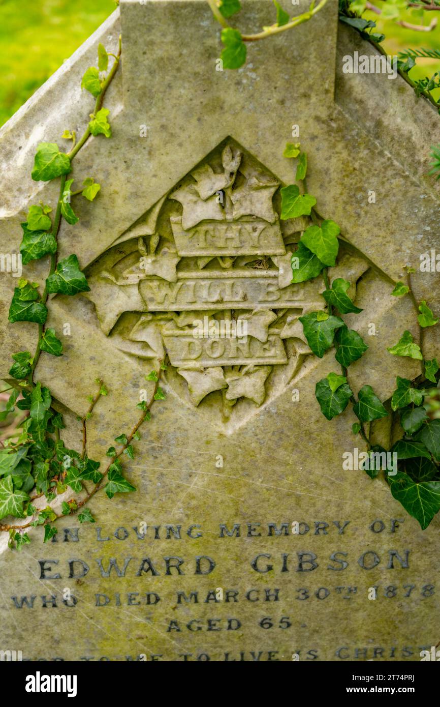Grave stone in the churchyard of St Nicholas's Church, Fyfield, Ongar, Essex Stock Photo