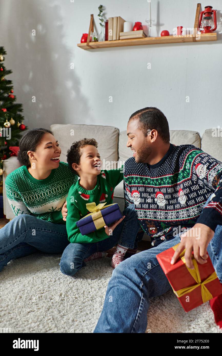 Happy African American Family Father Kids Daughter Son Pack Christmas Stock  Photo by ©evgenyataman 624194704