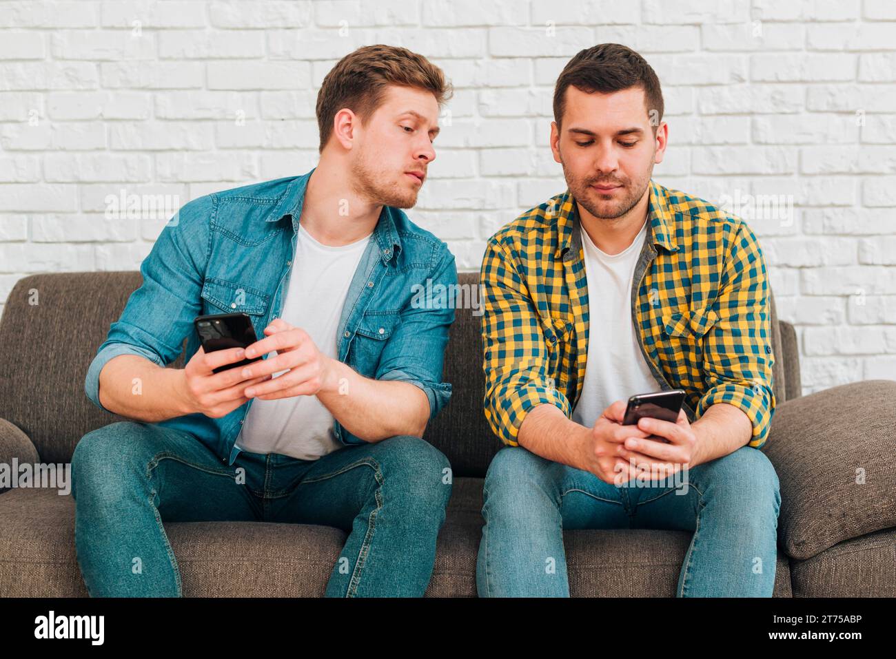 Angry phone boyfriend hi res stock photography and images Alamy