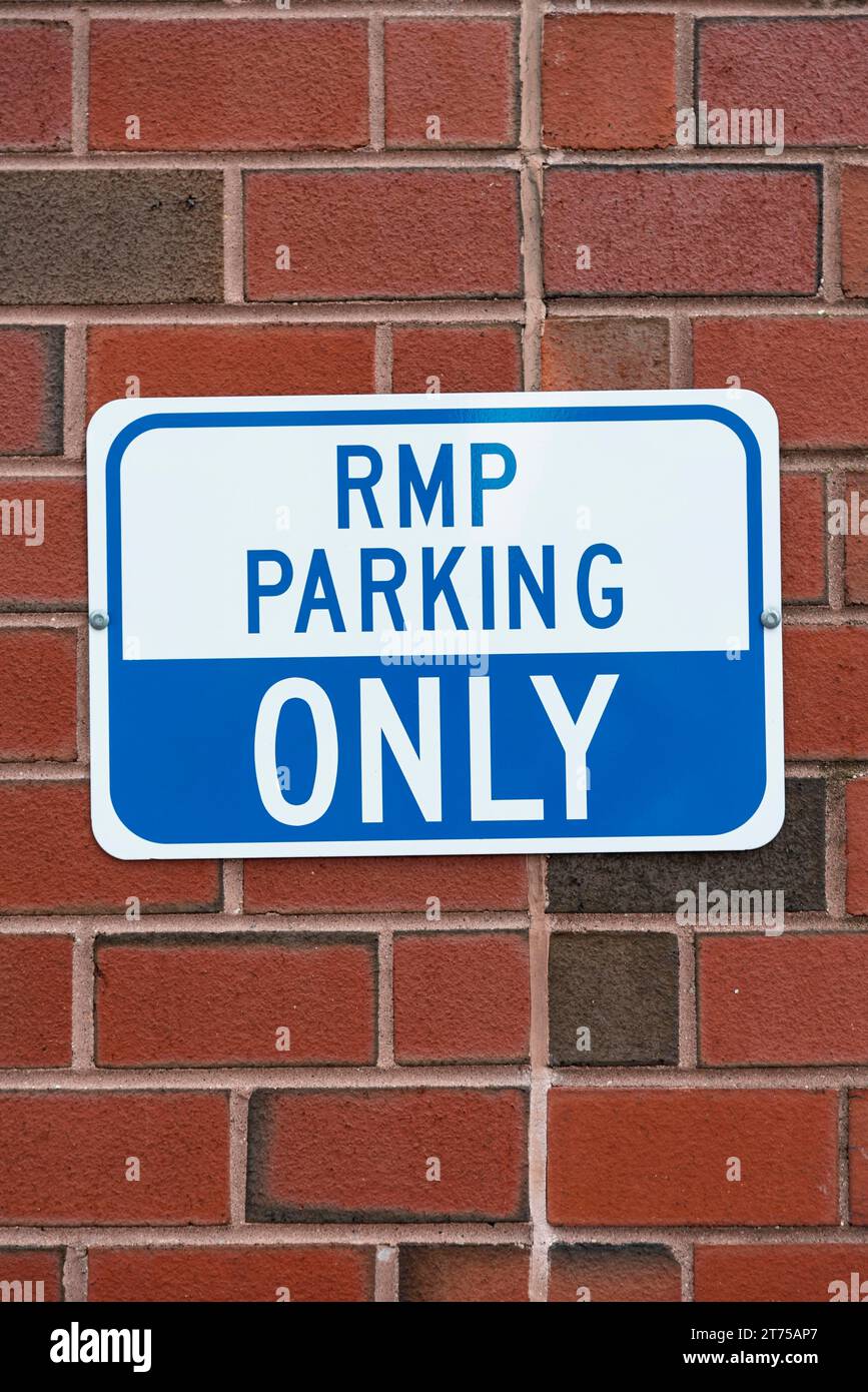 Parking sign brick wall closeup Stock Photo - Alamy