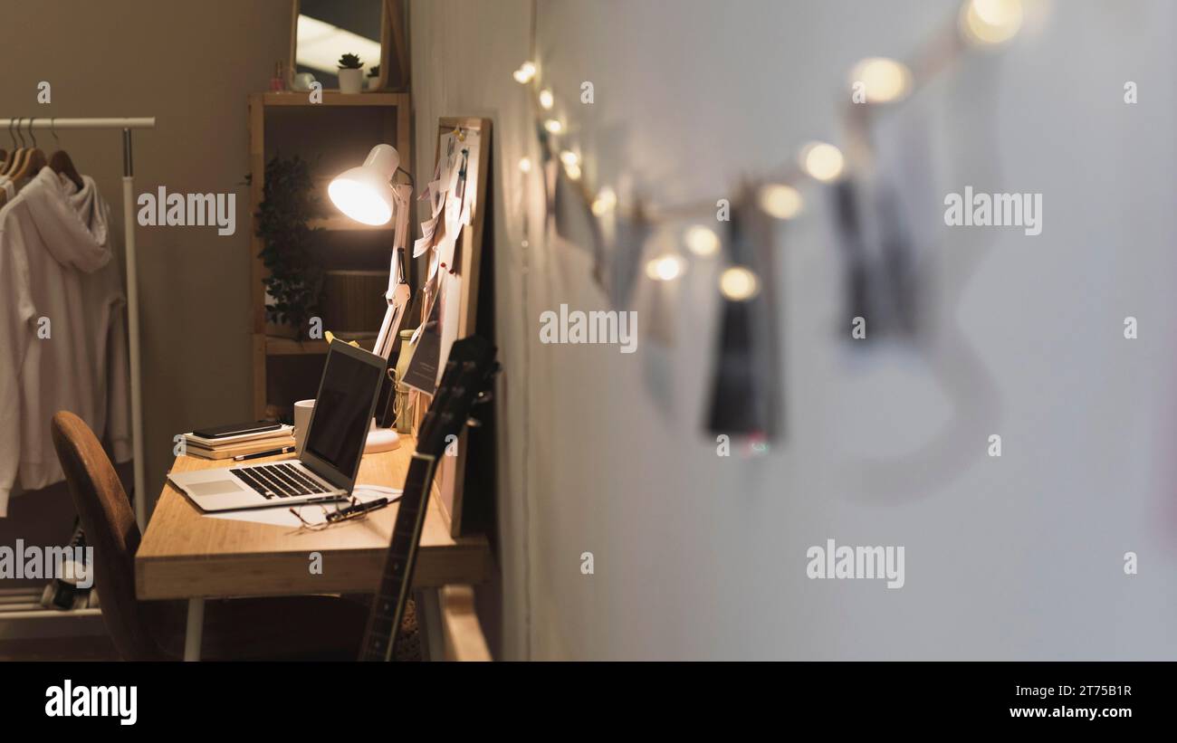 Desk decorated office hi-res stock photography and images - Alamy