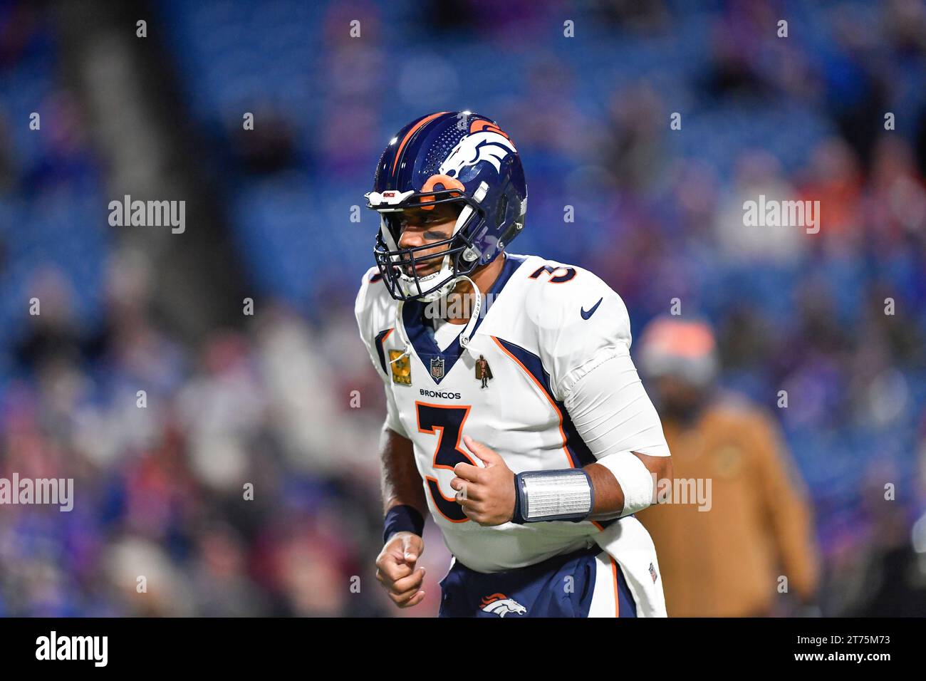Denver Broncos quarterback Russell Wilson warms up before an NFL ...