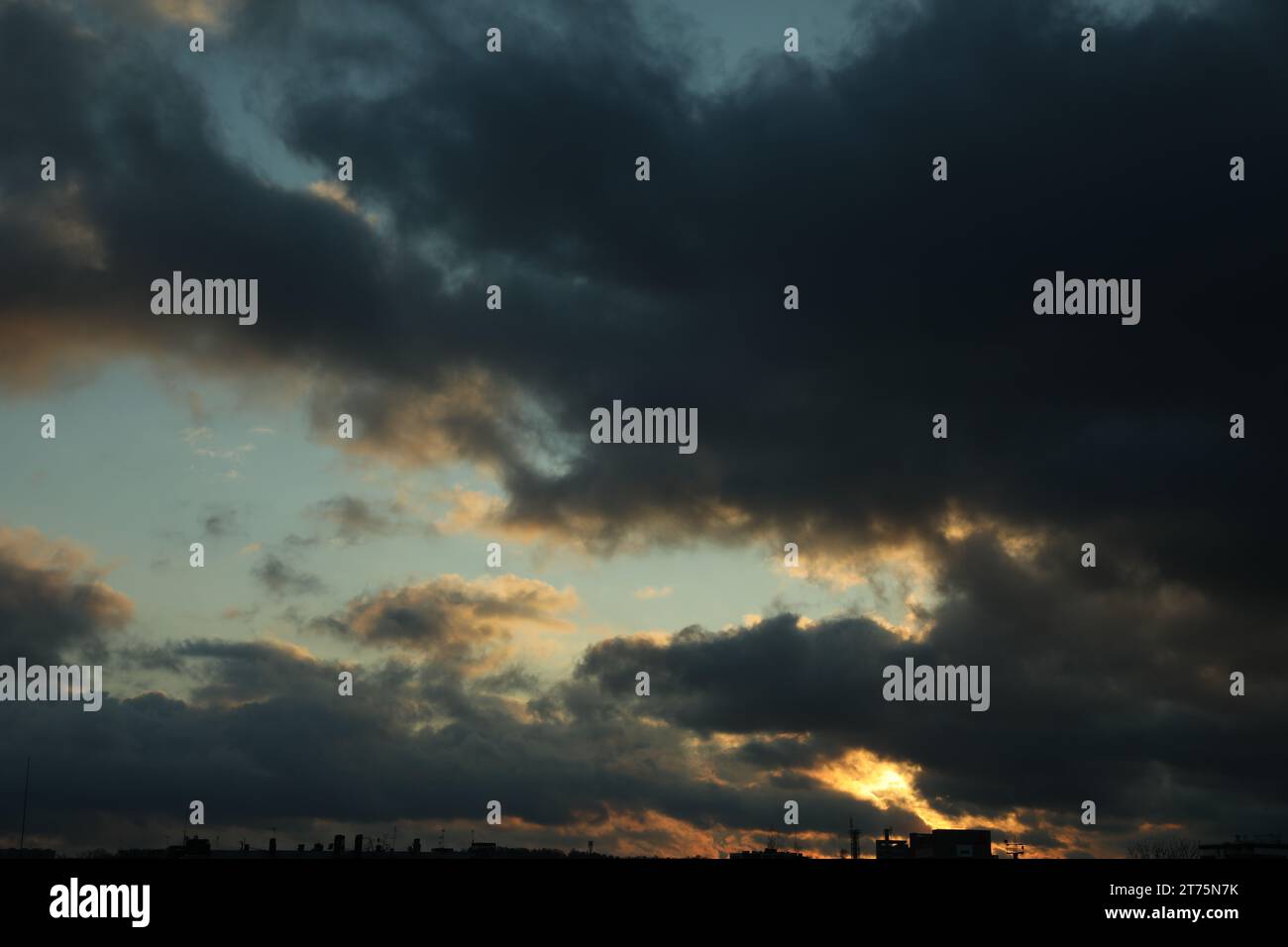 Beautiful sky with dark clouds hi-res stock photography and images - Alamy