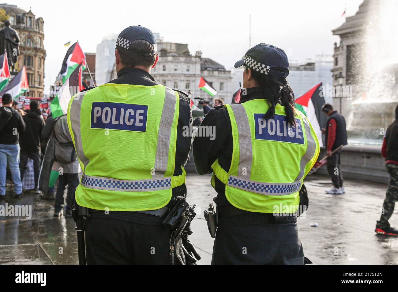 London, UK. 4th Nov, 2023. Police officers guard as protesters take part in a Pro-Palestinian rally calling for an immediate ceasefire, at Trafalgar Square in central London. (Credit Image: © Steve Taylor/SOPA Images via ZUMA Press Wire) EDITORIAL USAGE ONLY! Not for Commercial USAGE! Stock Photo