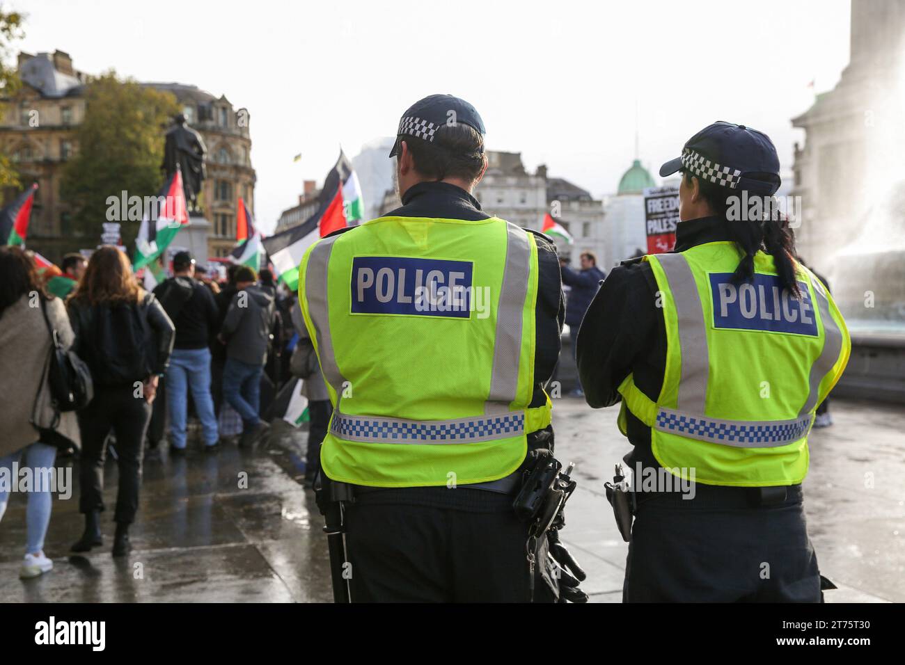 London, UK. 4th Nov, 2023. Police officers guard as protesters take part in a Pro-Palestinian rally calling for an immediate ceasefire, at Trafalgar Square in central London. (Credit Image: © Steve Taylor/SOPA Images via ZUMA Press Wire) EDITORIAL USAGE ONLY! Not for Commercial USAGE! Stock Photo