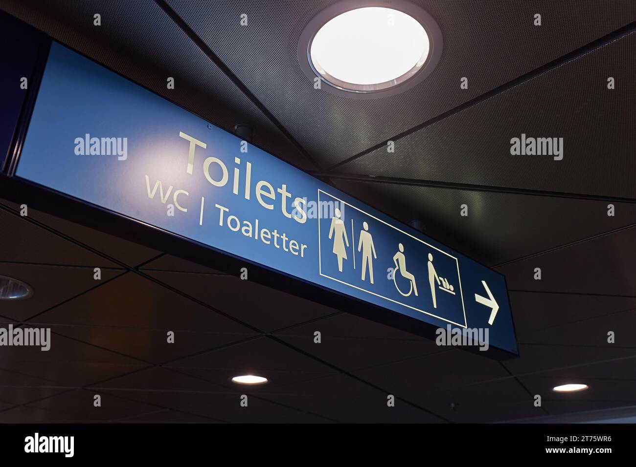 Toilet signs showing direction Stock Photo Alamy