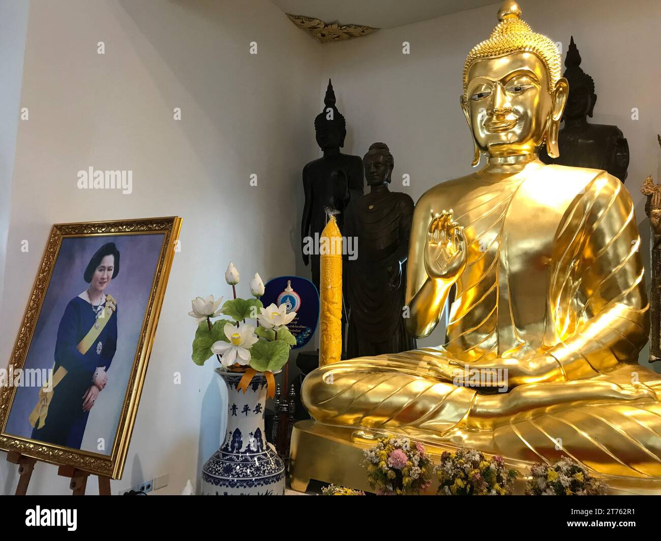 Buddhist Temple named Wat That Thong in Ekkamai area, Bangkok, Thailand, South East Asia Stock Photo