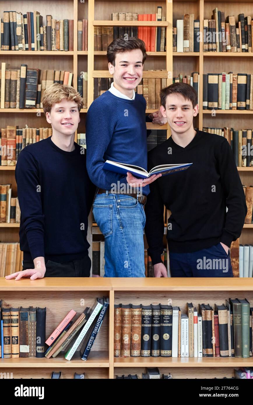 Karlsruhe, Germany. 10th Nov, 2023. Graduates of Bismarck-Gymnasium Karlsruhe, Paul Mai (l-r), Elias Vollmer and Jeremias Loghis. The three will be honored at the Federal President's History Competition on 14.11.2023. With their project 'Der Mieter- und Bauverein Karlsruhe eG. Are 109 words enough to come to terms with your own Nazi history?'. Credit: Uli Deck/dpa/Alamy Live News Stock Photo