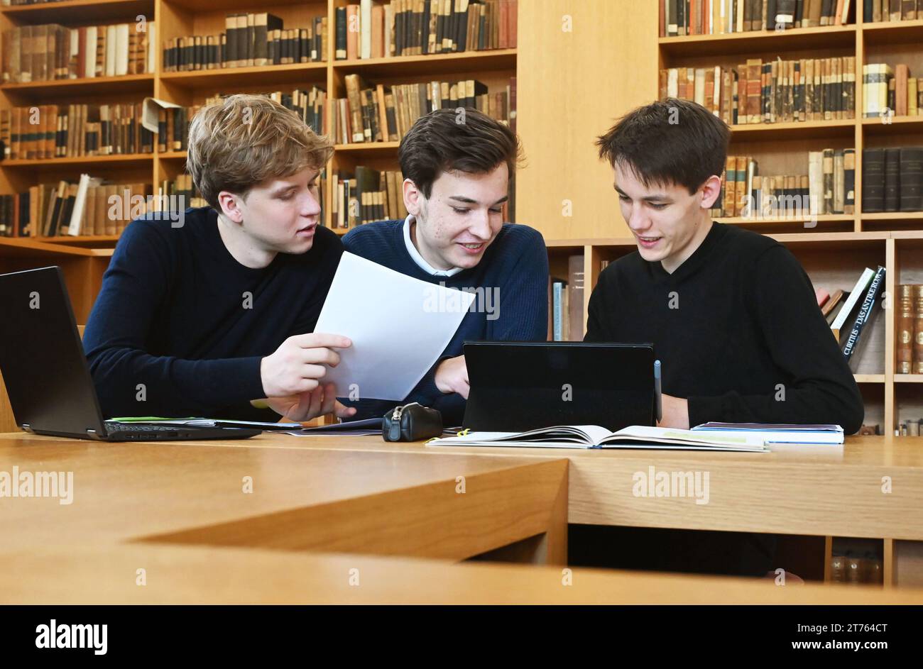 Karlsruhe, Germany. 10th Nov, 2023. Graduates of Bismarck-Gymnasium Karlsruhe, Paul Mai (l-r), Elias Vollmer and Jeremias Loghis. The three will be honored at the Federal President's History Competition on 14.11.2023. With their project 'Der Mieter- und Bauverein Karlsruhe eG. Are 109 words enough to come to terms with your own Nazi history?'. Credit: Uli Deck/dpa/Alamy Live News Stock Photo